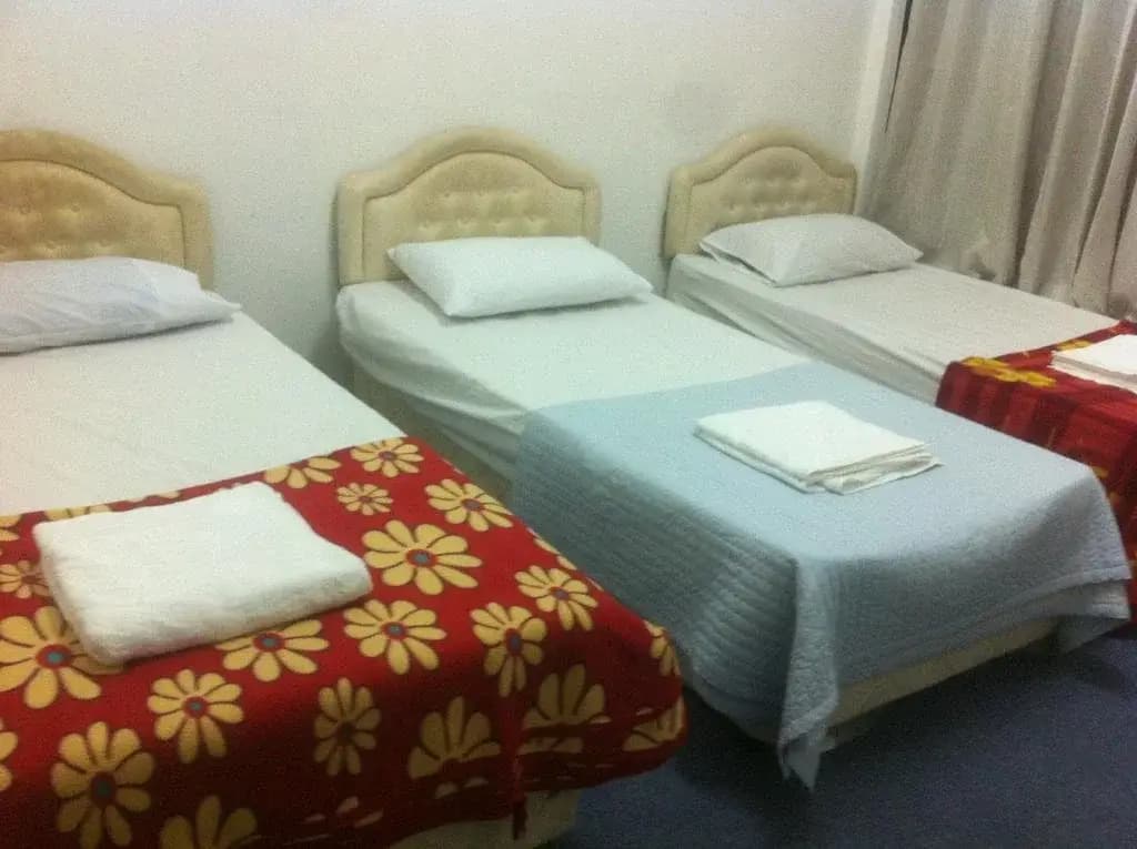 Ewans Guesthouse - photo 11