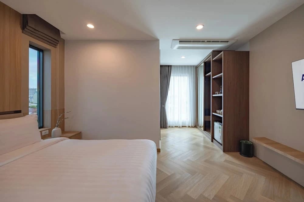 Adelphi Itsaraphap - photo 7