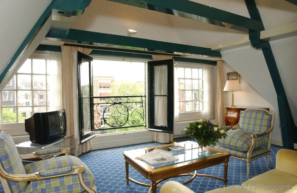 Ambassade Hotel - photo 8