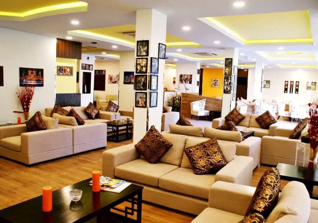 Weekend Hotel - photo 1