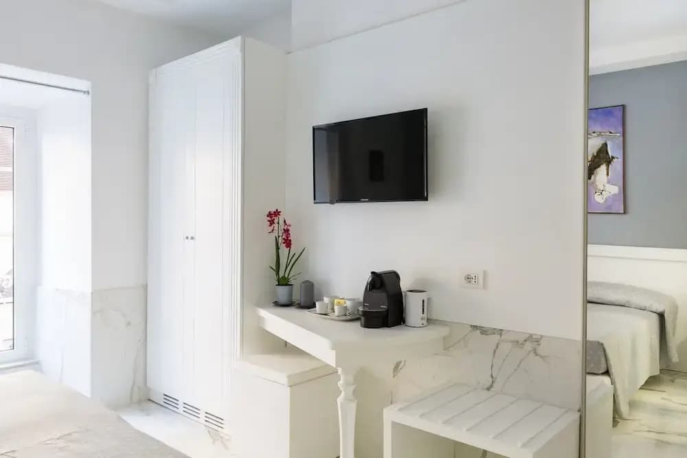 Little Aurelius Hotel - photo 7