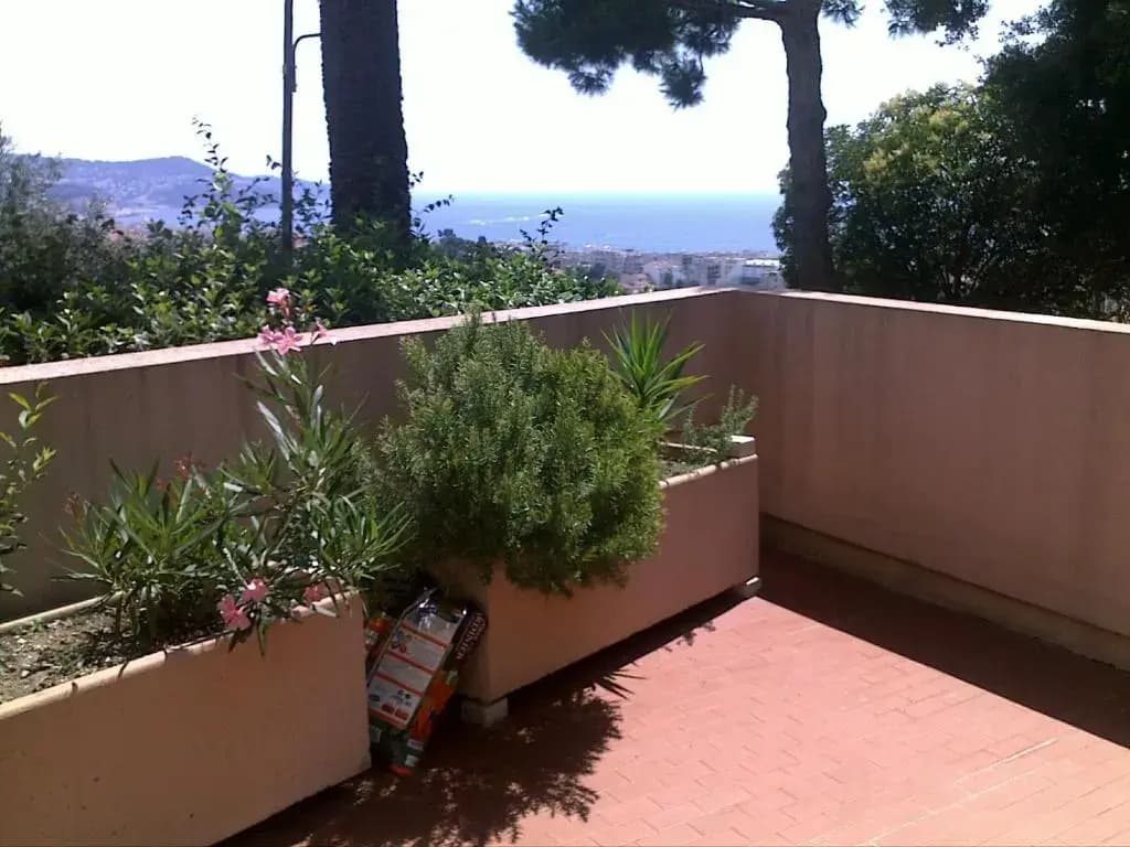 Relaxing Place with wonderful view...calme avec vue magnifique sur la baie des anges, mais en campagne à 12 minutes de la Promenade des Anglais - photo 2
