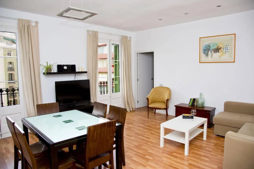 Claris Apartments - photo 2