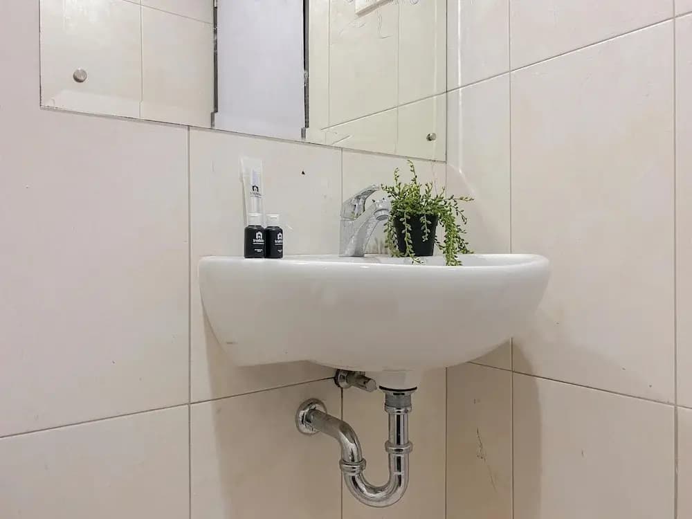 Standard 2Br Near Station At Nifarro Park Apartment - photo 3