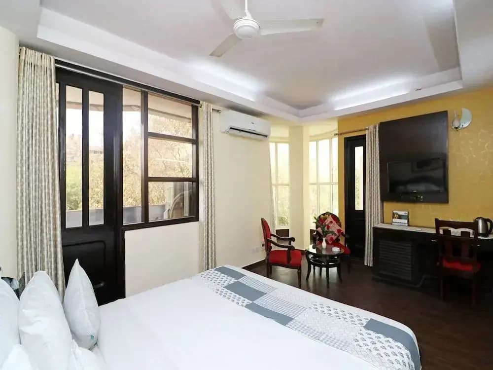 OYO 13451 Star Corporate Avenue - photo 4