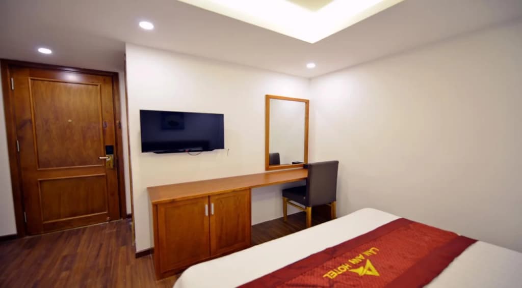 La Beach Hotel - photo 19