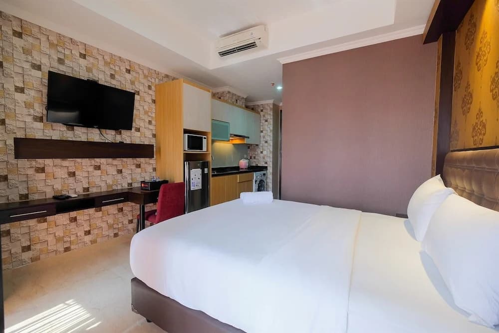 Exquisite Studio Menteng Park Apartment - photo 1