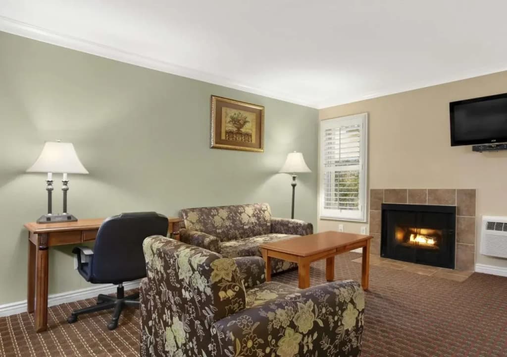 Travelodge Inn & Suites by Wyndham Gardena CA - photo 4