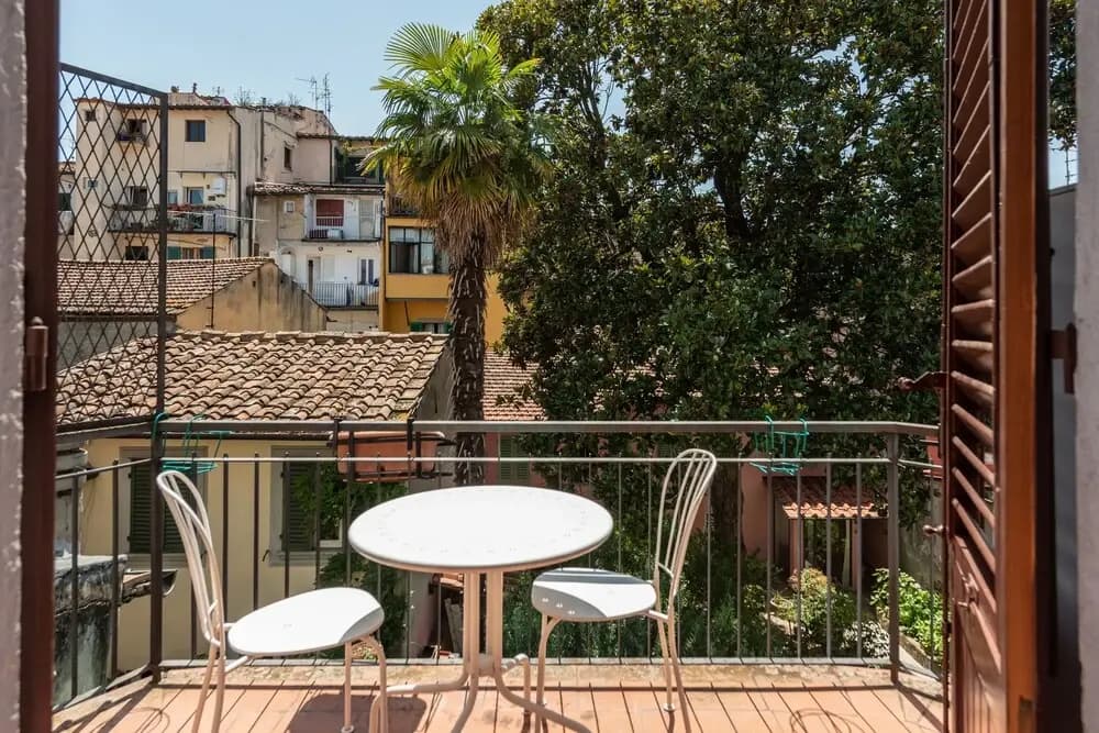 Pitti Large Apartment With Balcony - photo 12