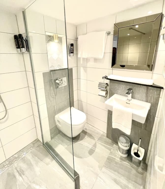 Hotel Oscar - photo 10