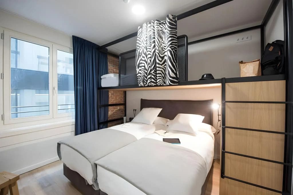 Room Gran Vía - photo 25