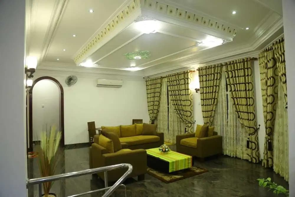 Royal Marine Inn - photo 11