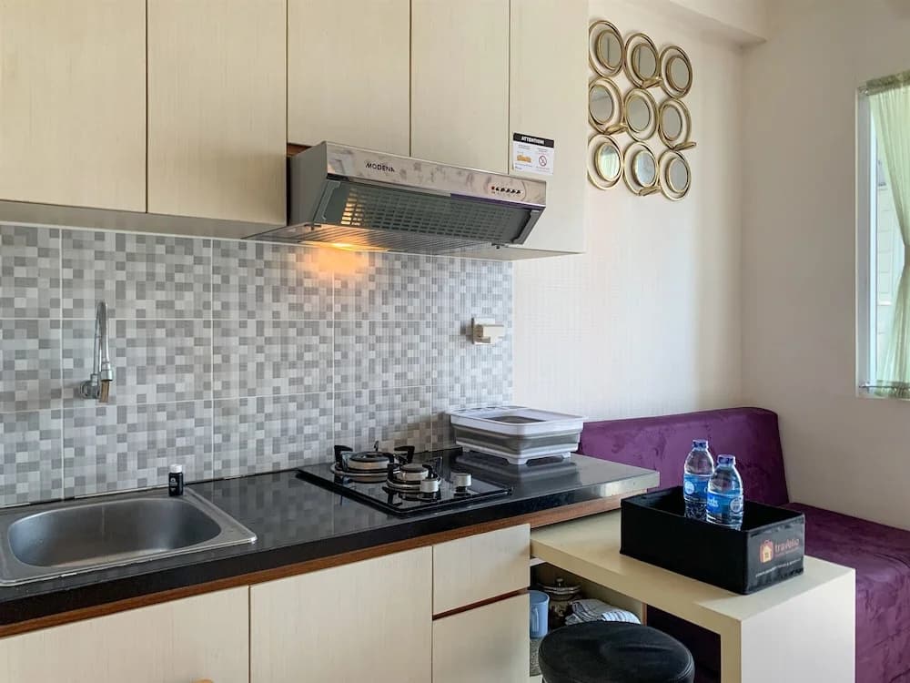 Modern Look And Comfortable 2Br Green Pramuka City Apartment - photo 14