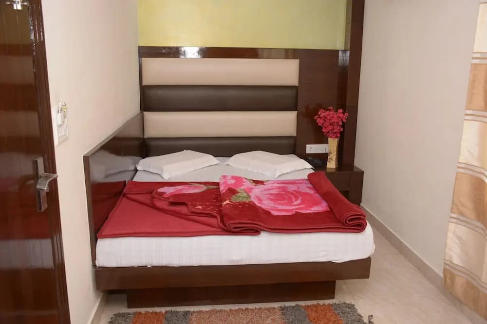 Sidhartha Tourist Lodge - photo 2