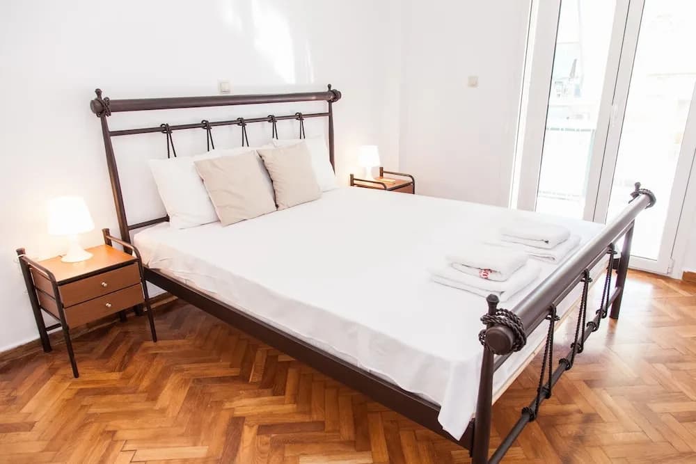 Beautiful new decorated apt in Athens - photo 4