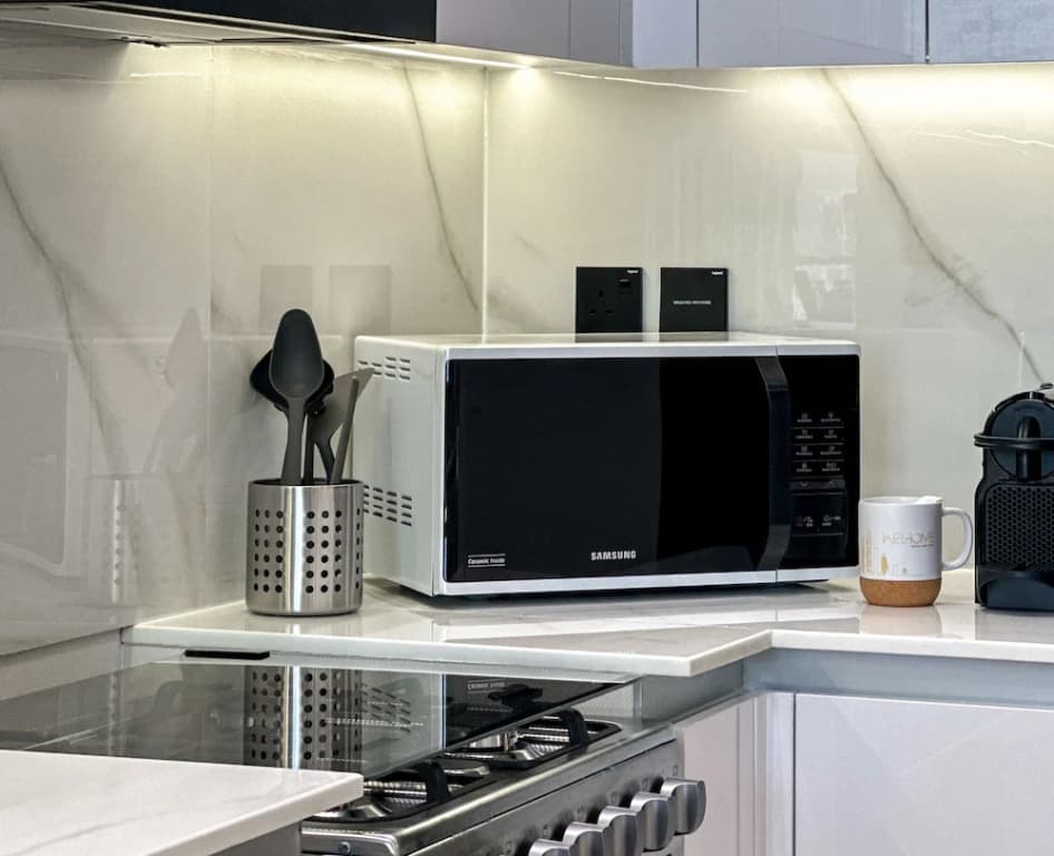 WelHome - Dubai Delight: Luxe Living 1BR at Binghatti Luna - photo 22