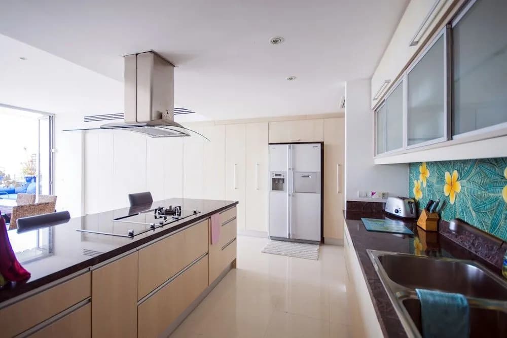Spacious 5-Bedroom Surin Beach Villa - photo 13