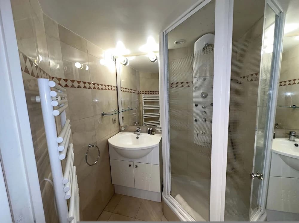 Charming Tuileries 1 Bed Apt in the Centre of Paris - photo 7