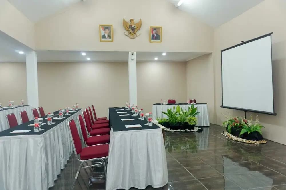 C'One Hotel Cempaka Putih - photo 11