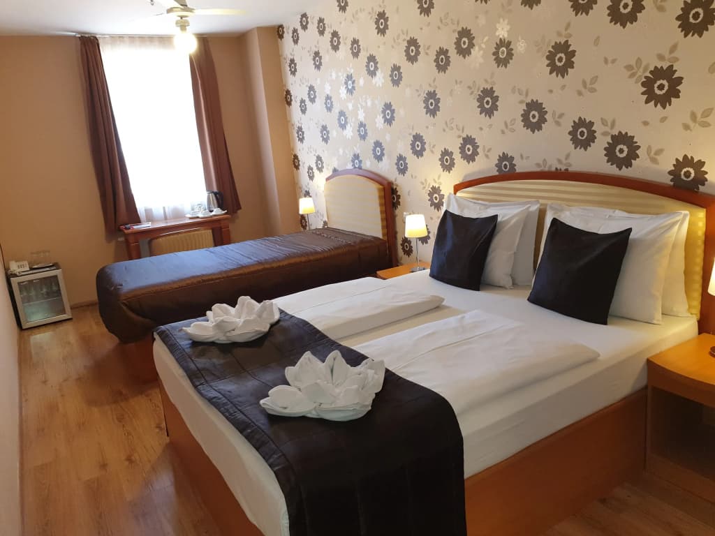 Six Inn Hotel - photo 5
