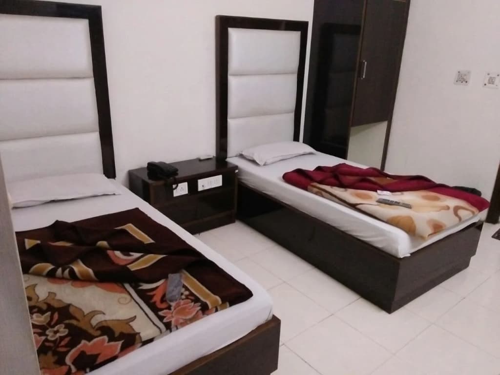Hotel Crystal Deluxe at New Delhi Railway Station - photo 2