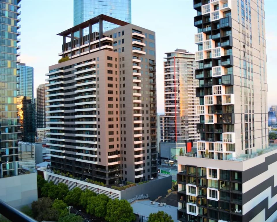 Royal Stays Apartments - Whiteman St - photo 9