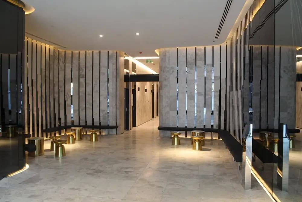 IfStays EQ Tower Apartment - photo 12
