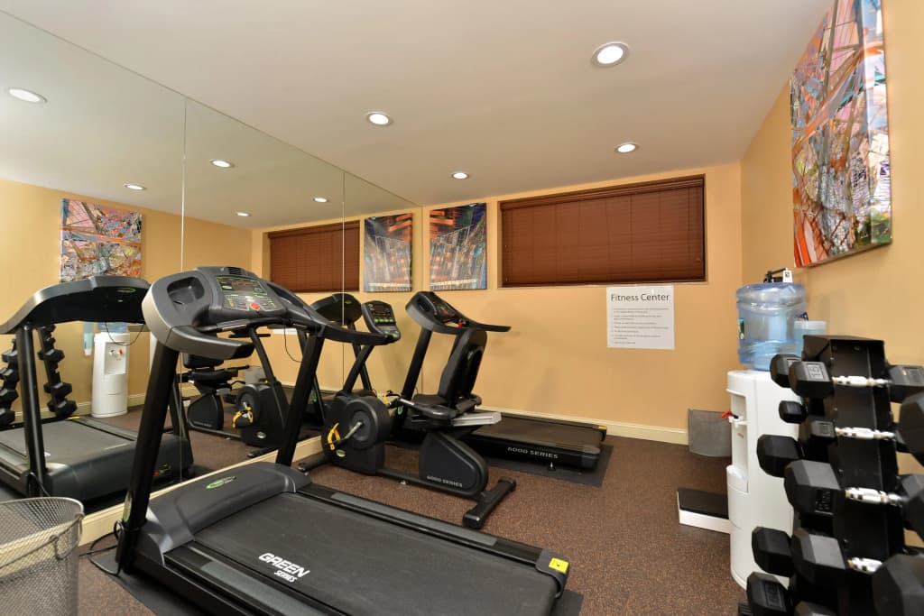 Holiday Inn Express Kennedy Airport - photo 15