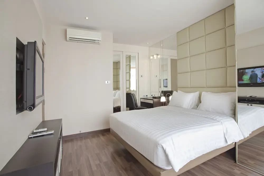 V Residence Serviced Apartment - photo 6