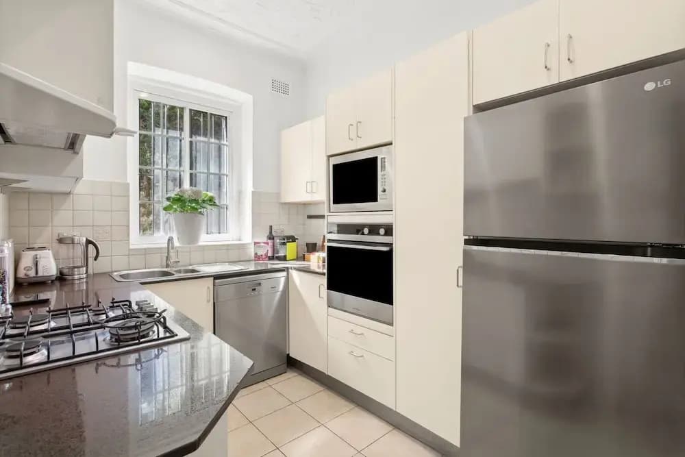 Superb 2-bed Apartment Facing Rose Bay Marina - photo 19