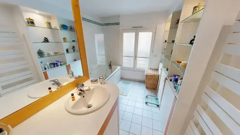 Marais Two Bedroom Haven - photo 6