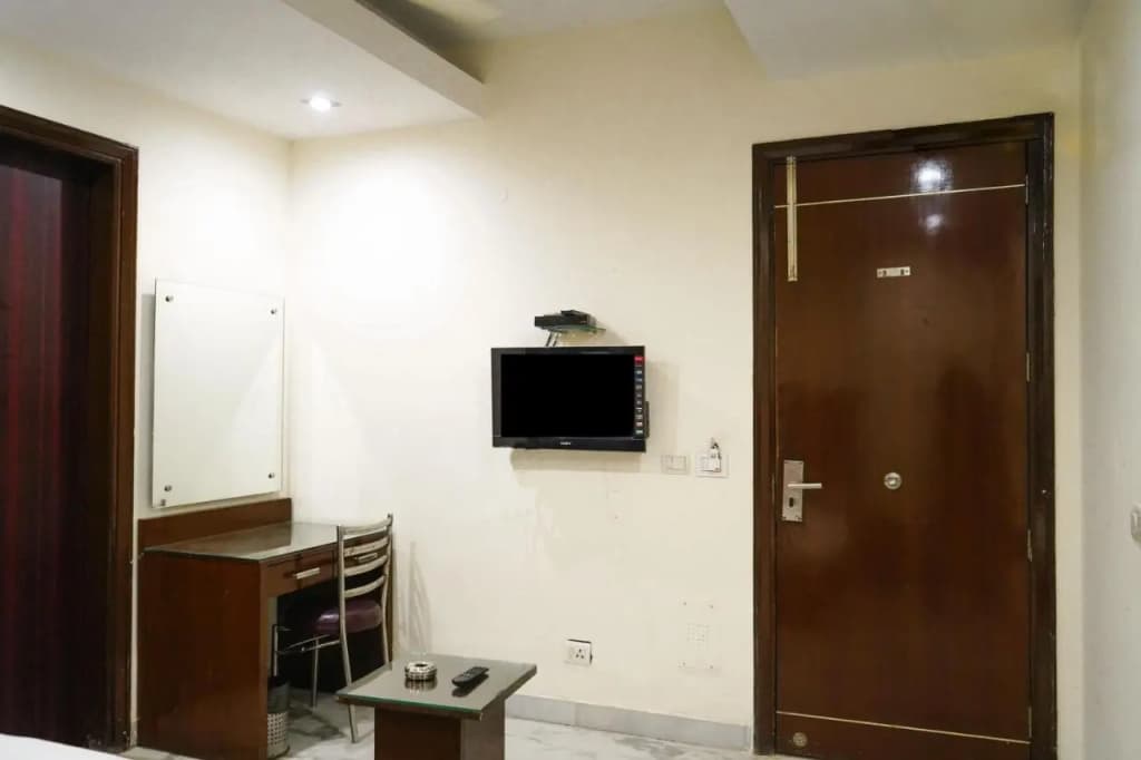 East Inn Hotel - photo 2