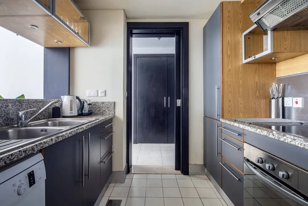 Striking 1BR in Dubai Marina - Minutes From Beach - photo 16