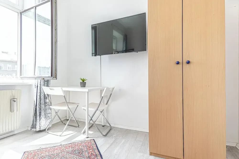 Charming 3BR Urban Retreat Vienna - photo 3