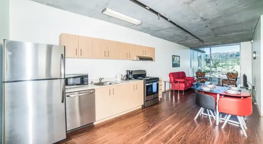 Hollywood Mirage Apartment - photo 8