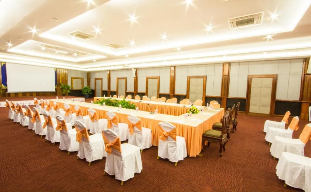 Royal Empire Hotel - photo 27