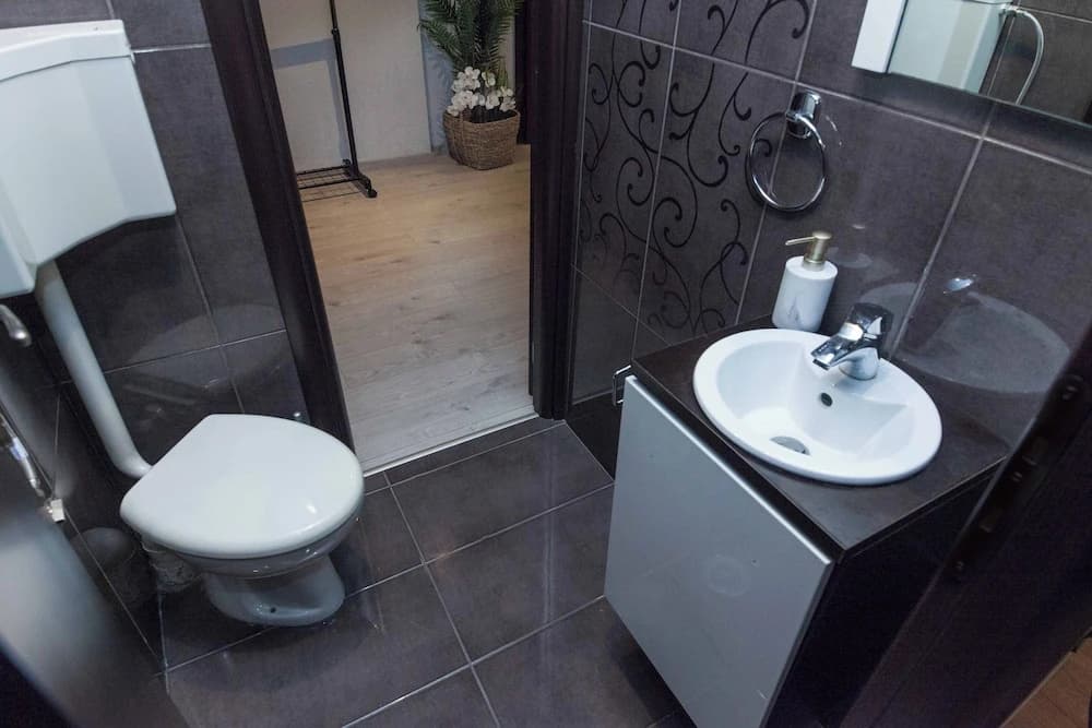 Luxurious 3 Bd Modern Apt in Dafni - photo 9