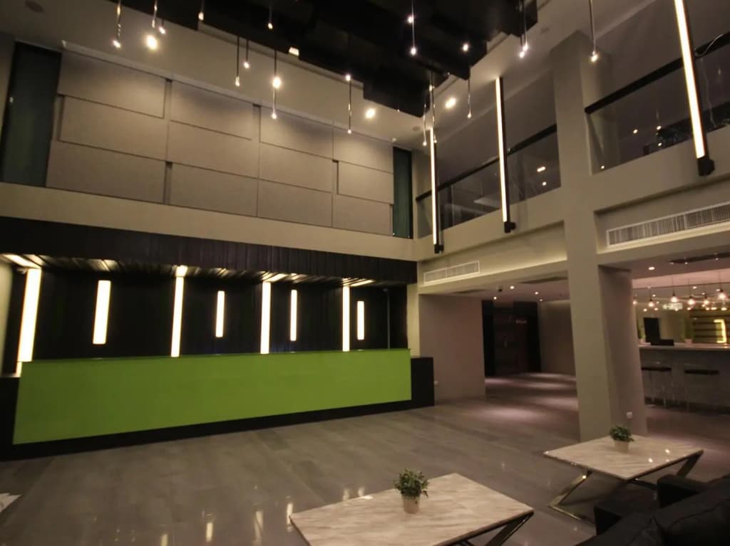 Season Five Hotel - photo 2