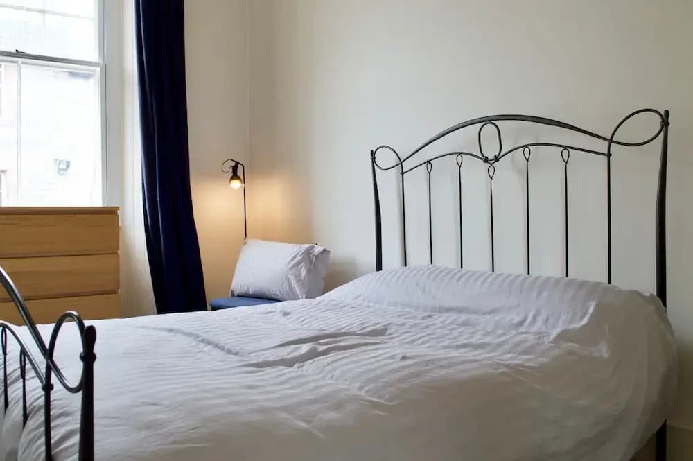 Royal Mile 2 Bedroom Flat - photo 2