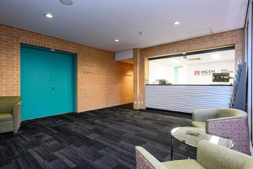 Lakeside Hotel and Conference Centre - photo 1