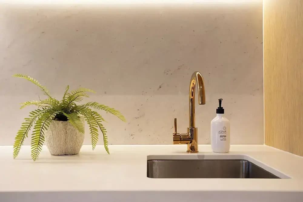 Luxuria Apartments - Collins House - photo 9