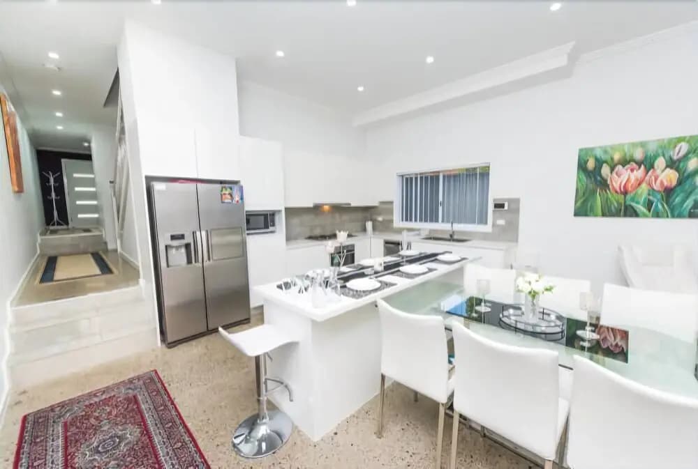 Guildford villa - photo 4