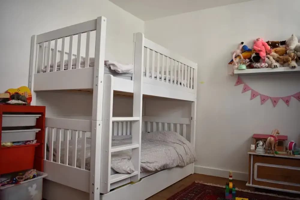 Spacious 2 Bedroom Loft Style Apartment - photo 2