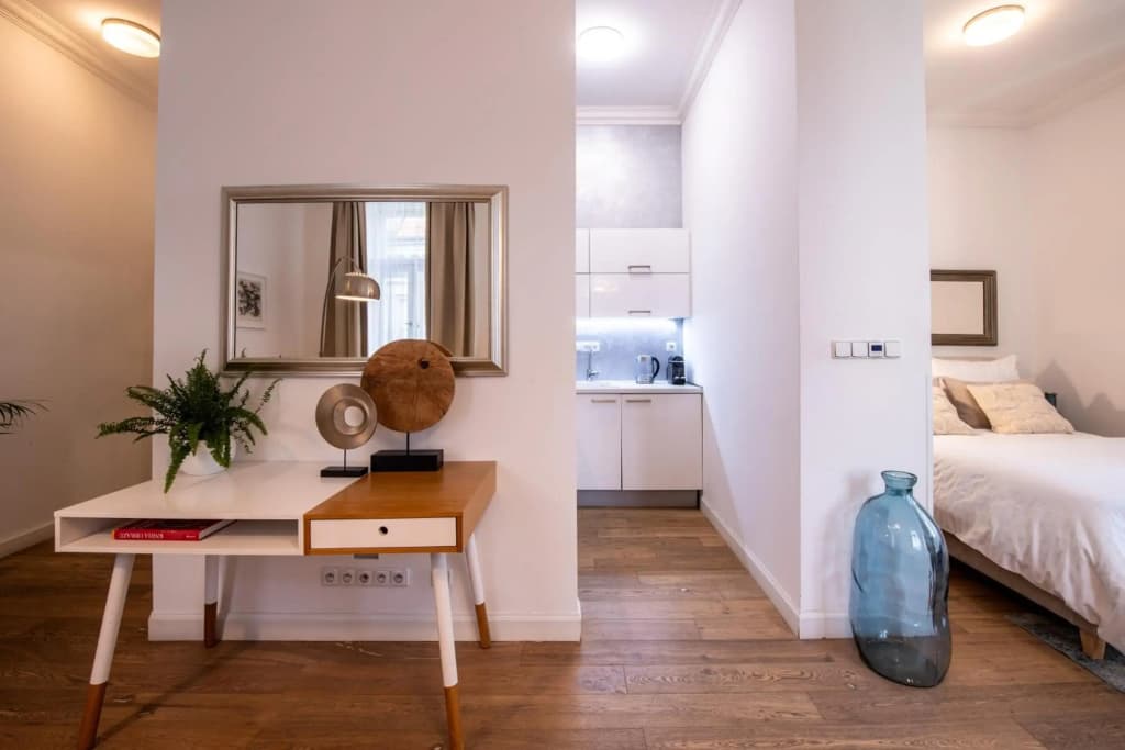 Modern Downtown APT - renovated, on ideal location - photo 3