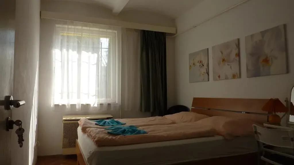 Plaza Rooms - main photo
