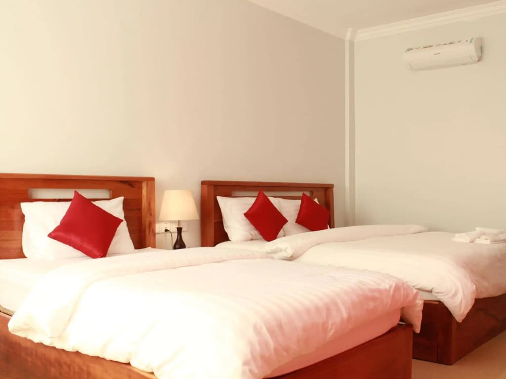 Golden Premier Inn - photo 1