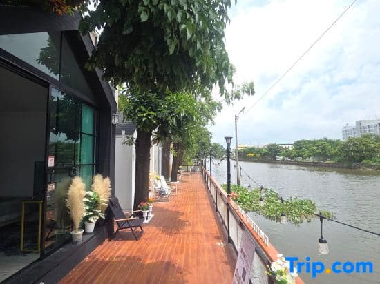Grace Riverfront  Riverside Villa Near Suvarnabhumi - photo 8