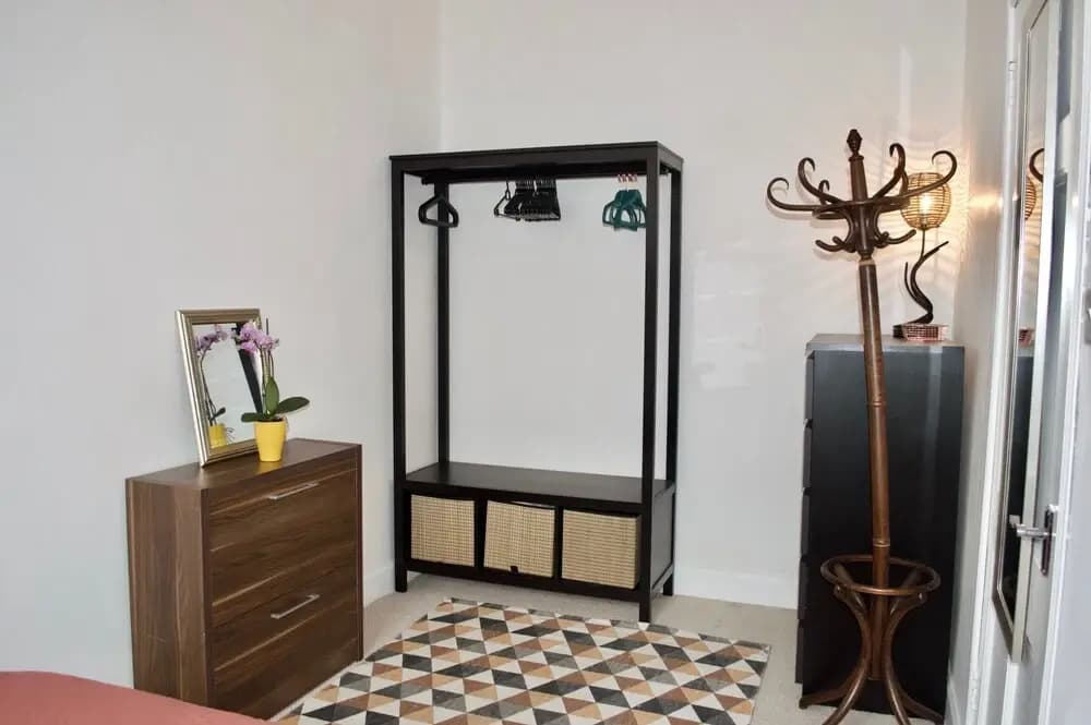 Ground Floor 1 Bedroom Flat - photo 2