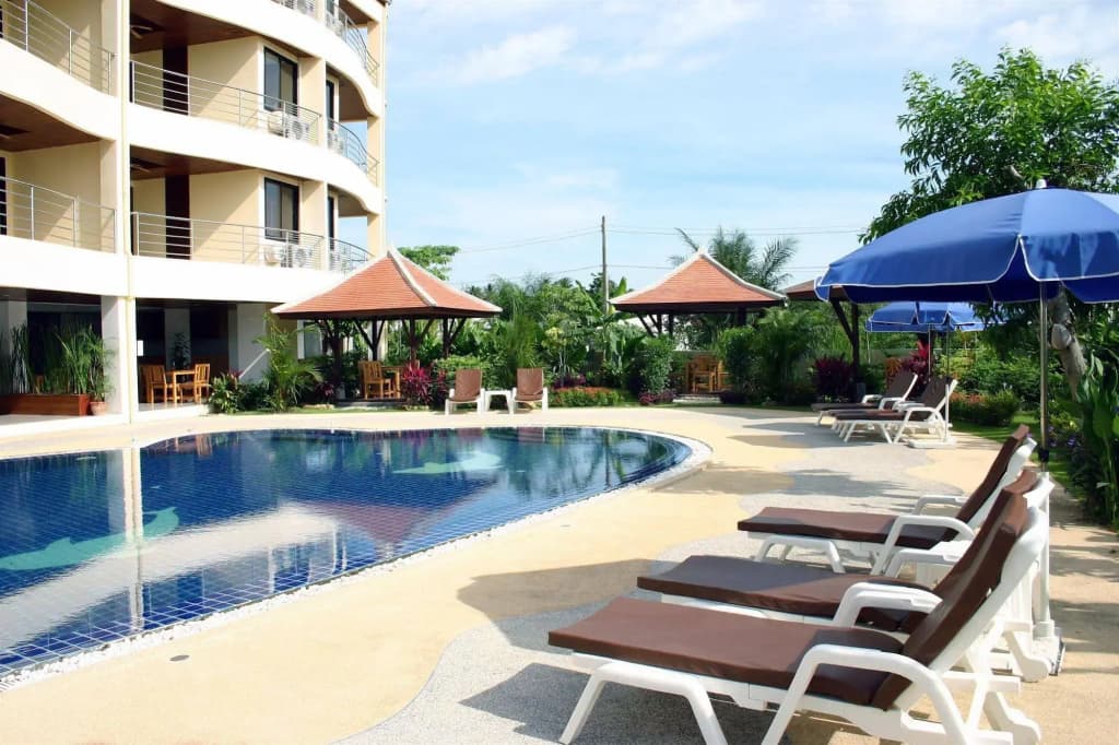 Chaweng Lakeview Condotel - photo 14