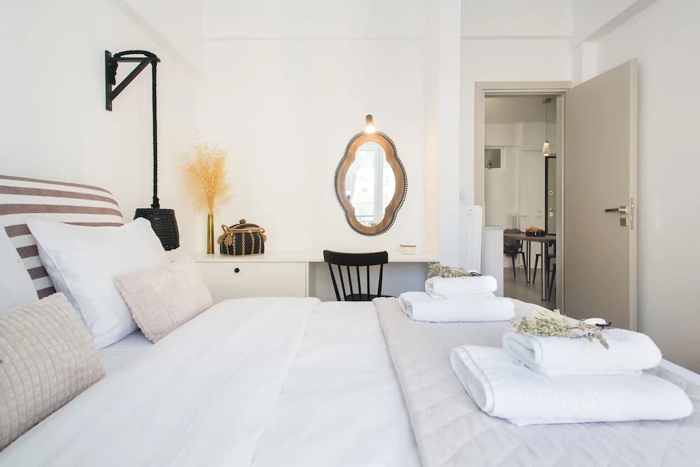 Modern Bohemian Style Sun-Splashed Loft - photo 3
